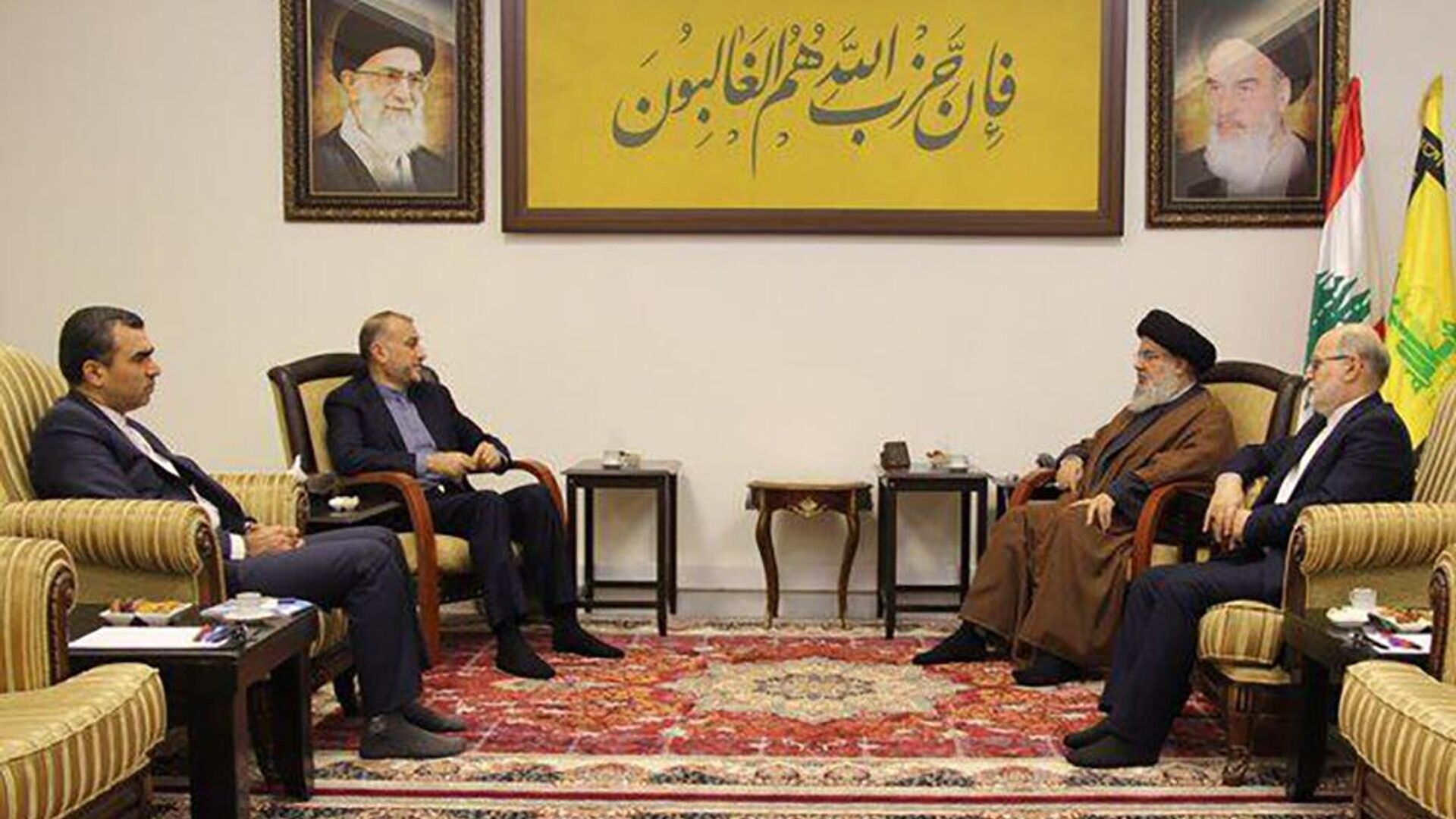 Глава МИД Ирана Хосейн Амир Абдоллахиан на встрече с генеральным секретарем Хезболлы Сайедом Хасаном Насраллой (23 ноября 2023). Бейрут - Sputnik Армения, 1920, 23.11.2023