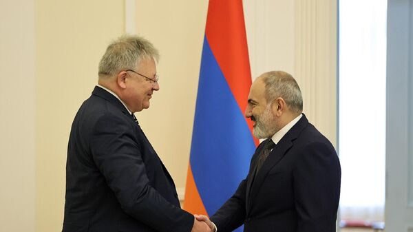 Премьер-министр Никол Пашинян принял председателя Службы внешней разведки Германии Бруно Кала (24 ноября 2023). Еревaн - Sputnik Армения