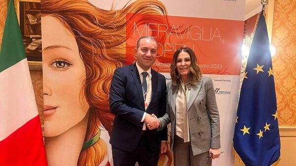 Министр экономики Ваан Керобян встретился с министром туризма Италии Даниелой Сантанке (25 ноября 2023). Бавено  - Sputnik Армения