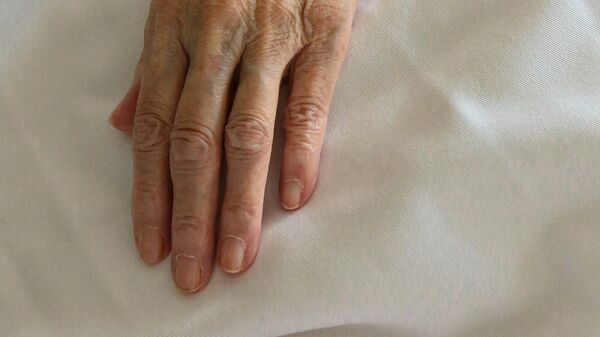 Руки пожилой женщины - Sputnik Արմենիա