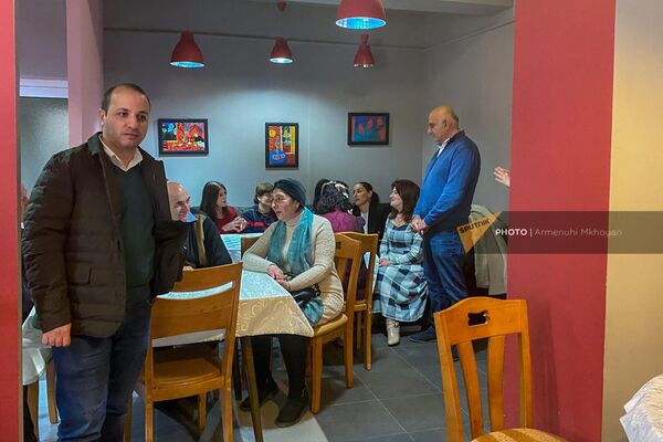 Благотворительная столовая для вынужденных переселенцев из Арцаха открылась в Гюмри при поддержке армяно-французской ассоциации Луйс - Sputnik Армения