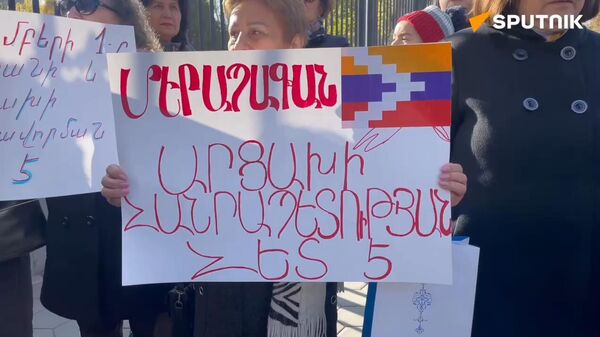Кадры с митинга в Ереване в связи с годовщиной постановления О воссоединении Армянской ССР и Нагорного Карабаха - Sputnik Армения