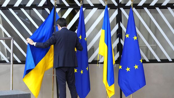 Флаги Евросоюза и Украины - Sputnik Армения
