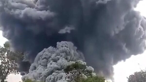 12 человек погибли в результате извержения вулкана Марапи в Индонезии - Sputnik Армения
