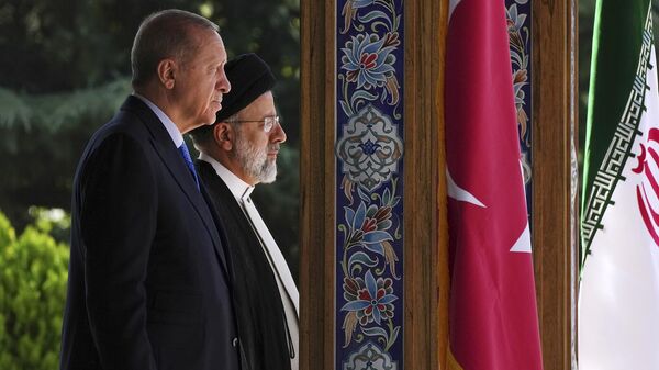 Президенты Ирана и Турции Эбрагим Раиси и Реджеп Тайип Эрдоган во время церемонии встречи во дворце Саадабад (19 июля 2022). Тегеран - Sputnik Армения