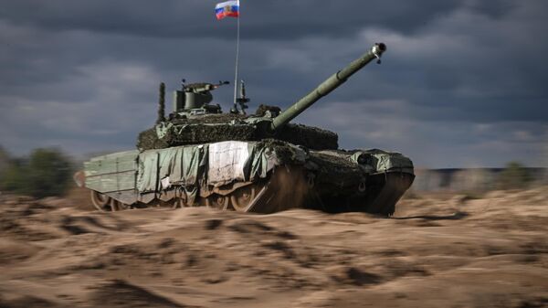 Боевое слаживание экипажей танков Т-90М Прорыв в зоне СВО - Sputnik Армения