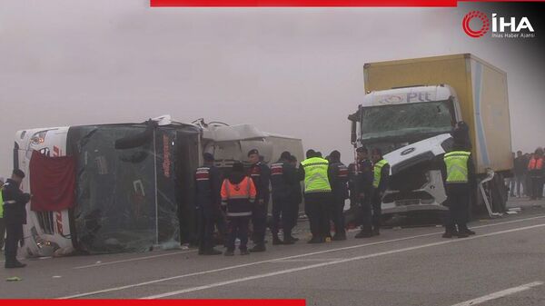 Дорожно-транспортное происшествие в провинции Малатья, пассажирский автобус столкнулся с грузовиком - Sputnik Армения