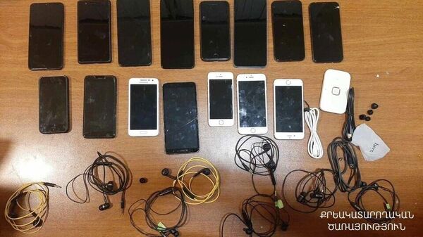 Обнаруженные и изъятые телефоны у заключенных исправительных учреждений  - Sputnik Армения