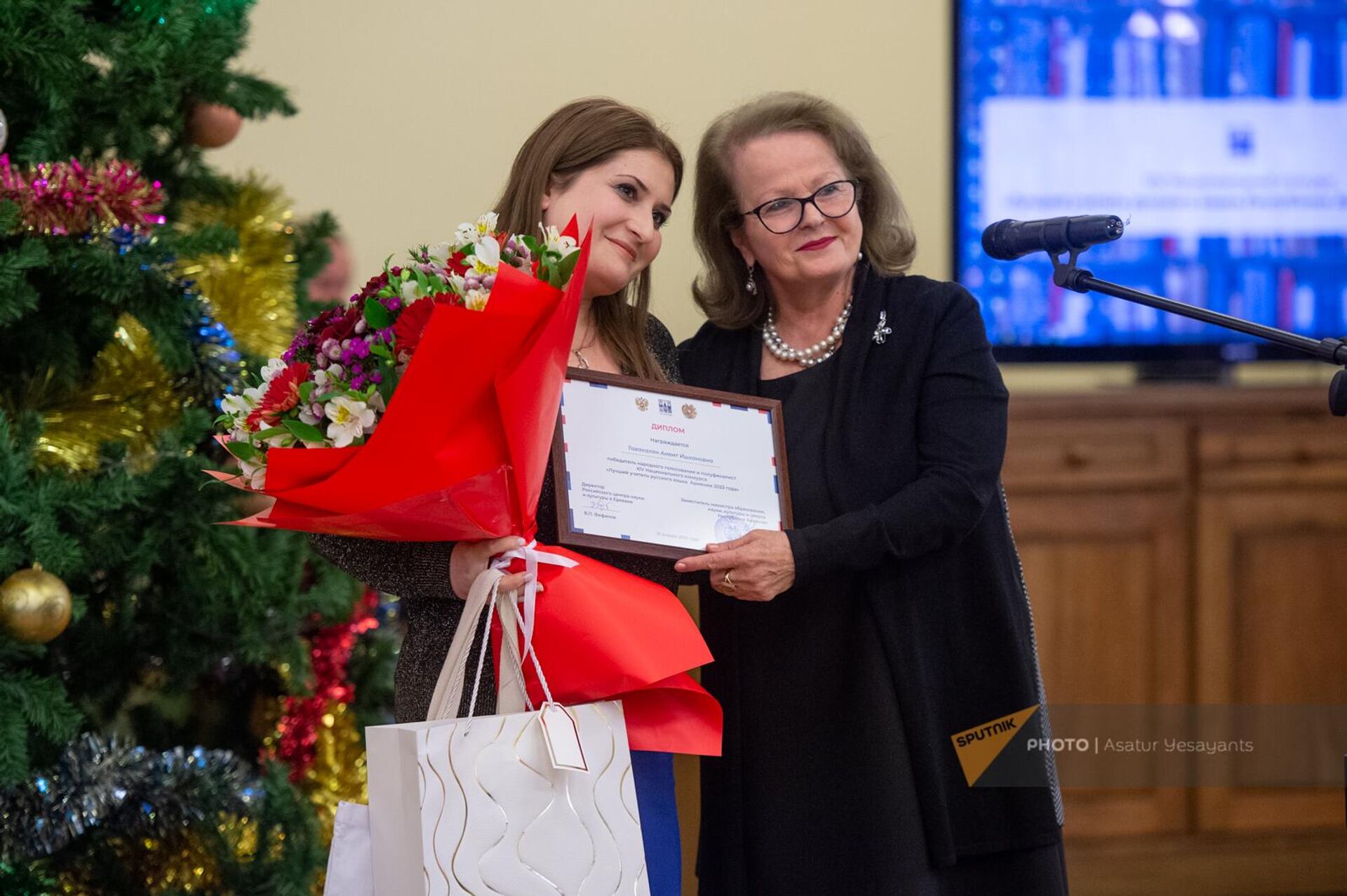 В Ереване подвели итоги конкурса \"Лучший учитель русского языка ...