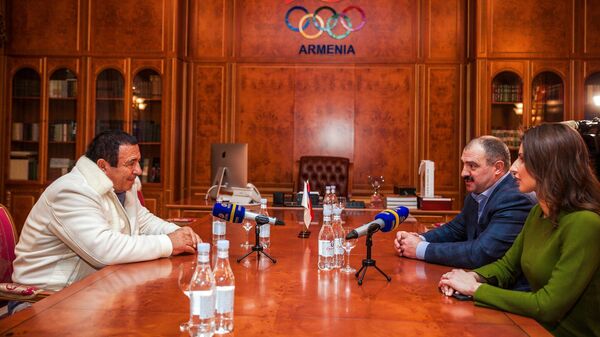 Президент Национального Олимпийского комитета Армении Гагик Царукян на встрече с белорусским коллегой Виктором Лукашенко (16 января 2024). Ереван - Sputnik Армения