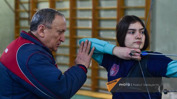 Тренировки в клубе стрельбы из лука Наири - Sputnik Армения