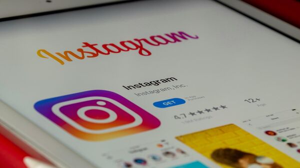 Смартфон с логотипом Instagram - Sputnik Արմենիա