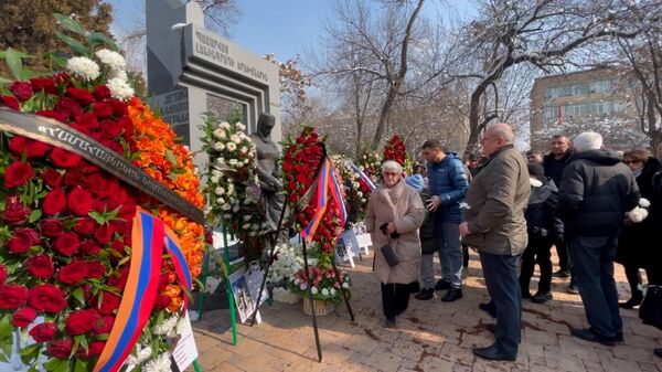 в Ереване возложили новые венки r мемориалу Детям блокадного Ленинграда - Sputnik Армения