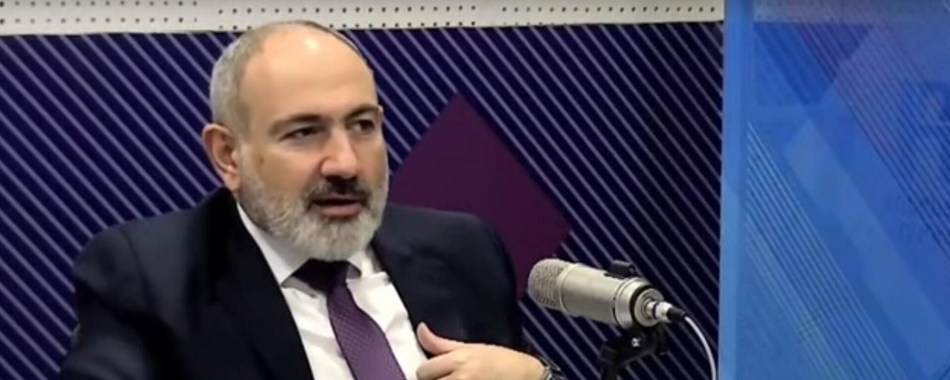 Премьер-министр Никол Пашинян дает интервью общественному телевидению (1 февраля 2024). Еревaн - Sputnik Армения, 1920, 04.02.2024