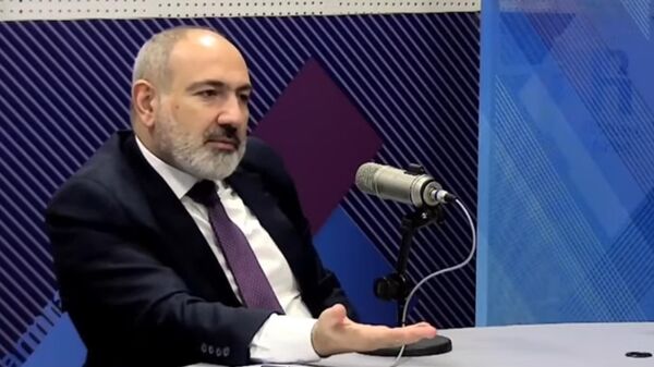 Премьер-министр Никол Пашинян дает интервью общественному телевидению (1 февраля 2024). Еревaн - Sputnik Армения