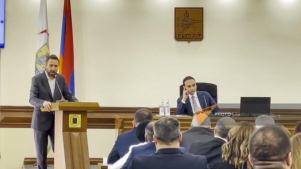 Айк Марутян выступает на внеочередном заседании Совета старейшин (7 февраля 2024). Еревaн - Sputnik Армения