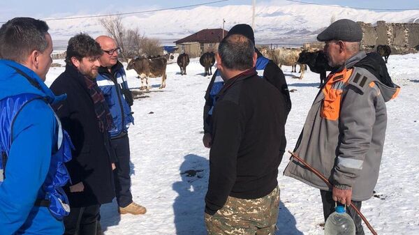 Ֆրանսիայի դեսպանը ԵՄ դիտորդների հետ այցելել է սահմանամերձ Նորաբակ գյուղ - Sputnik Արմենիա