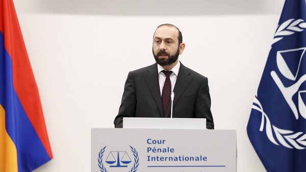 Министр иностранных дел Арарат Мирзоян выступает во время официальной церемонии присоединения Армении к Международному уголовному суду (8 февраля 2024). Гаага - Sputnik Армения