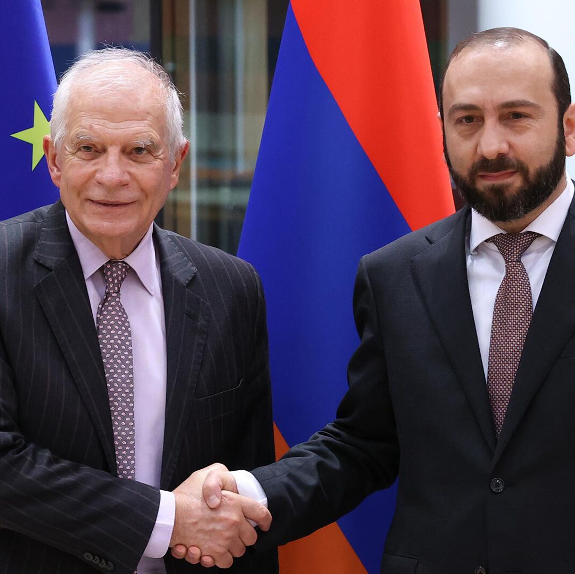 солдат с ребенком. солдат обнимает. советский солдат. встреча солдата. возвращение встреча.