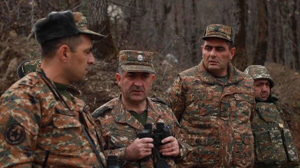 Первый замминистра обороны, начальник Генерального штаба ВС генерал-лейтенант Эдвард Асрян совершил рабочий визит в юго-восточную и юго-западную приграничные зоны - Sputnik Армения