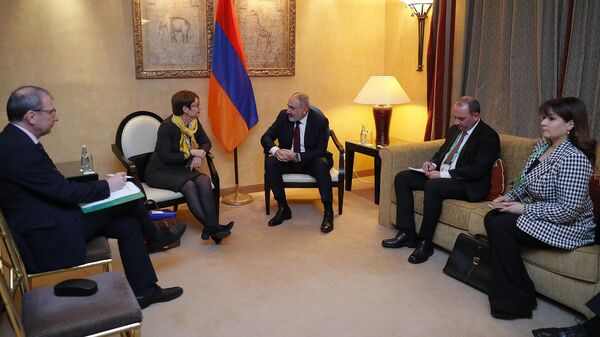 Նիկոլ Փաշինյանի հանդիպումը ՎԶԵԲ նախագահ Օդիլ Ռենո-Բասսոյի հետ - Sputnik Արմենիա