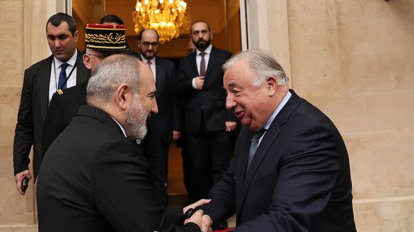 Премьер-министр Никол Пашинян ​​посетил Сенат и встретился с председателем Сената Жераром Ларше (21 февраля 2024). Париж - Sputnik Армения