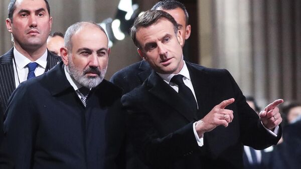 Премьер-министр Никол Пашинян и президент Франции Эммануэль Макрон (21 февраля 2024). Париж - Sputnik Армения
