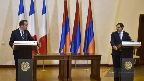 Ֆրանսիայի և Հայաստանի պաշտպանական գերատեսչությունների ղեկավարները - Sputnik Արմենիա