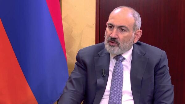 Премьер-министр Никол Пашинян во время интервью телеканалу France 24 - Sputnik Армения