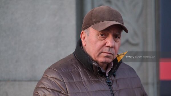 Грант Багратян на митинге с требованием отставки премьер-министра (29 февраля 2024). Еревaн - Sputnik Армения