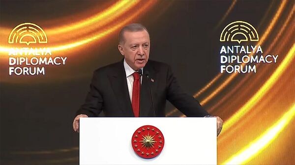 Президент Турции Реджеп Тайип Эрдоган выступает на дипломатическом форуме в Анталье (1 марта 2024). Турция - Sputnik Армения