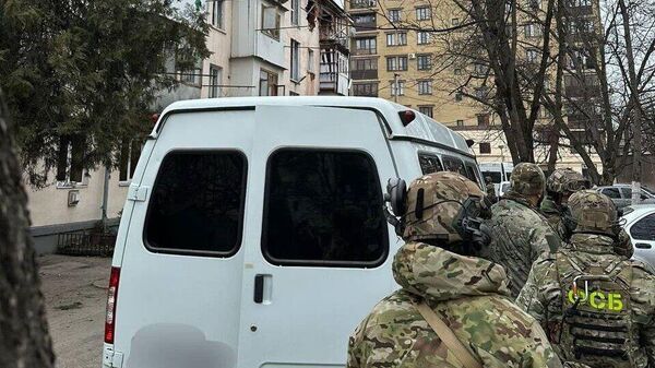 Силовики на месте контртеррористической операции в центре Карабулака (3 марта 2024). Ингушетия - Sputnik Армения