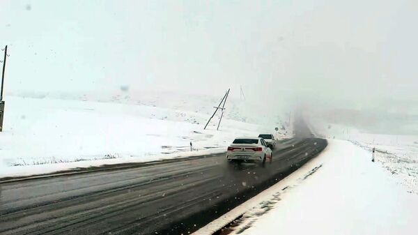 Обильный снег в Арагацотне - Sputnik Армения