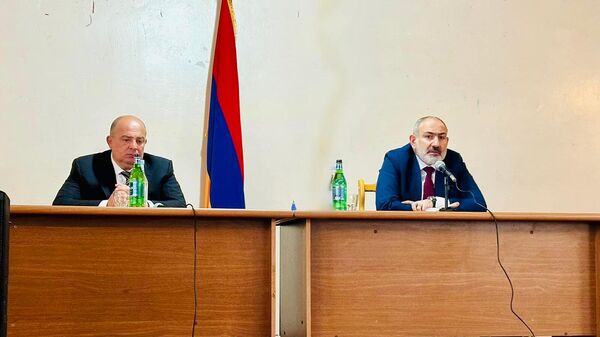 Премьер-министр Никол Пашинян встретился с жителями Воскепара, Баганиса и близлежащих населенных пунктов (18 марта 2024). Воскепар - Sputnik Армения
