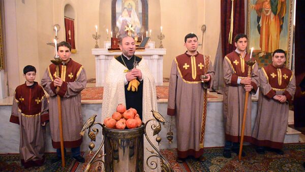 В батумской армянской апостольской церкви Сурб Пркич состоялась церемония освящения граната - Sputnik Армения