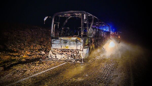 На востоке Грузии сгорел пассажирский автобус: кадры с места ЧП - Sputnik Армения