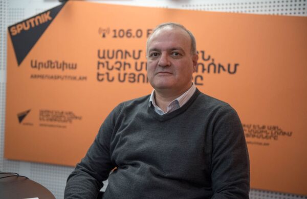Политтехнолог Виген Акопян Политтехнолог Виген Акопян - Sputnik Армения