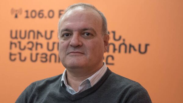 Политтехнолог Виген Акопян - Sputnik Армения