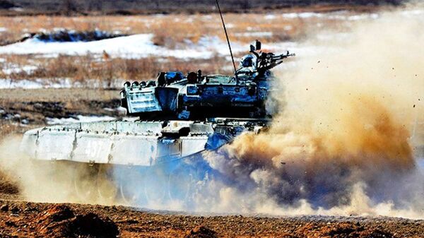 В Армении танкисты ЮВО уничтожили НВФ из штатного вооружения танков Т-72Б-2 - Sputnik Армения