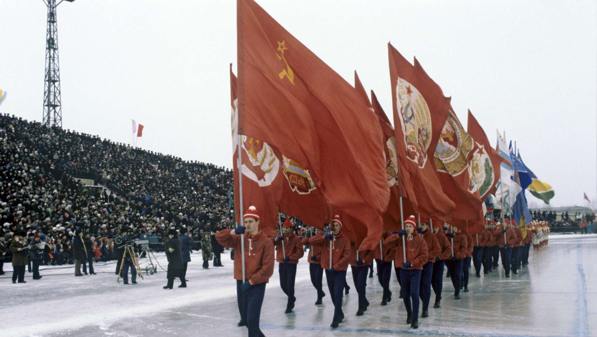 Знамя знаменосца. Знаменосцы. Знаменосец СССР. Знаменосец со знаменем 15 см пластмасса.
