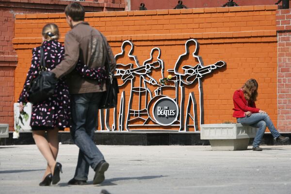 Открытие первого в России памятника The Beatles в Екатеринбурге. - Sputnik Армения