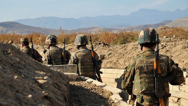Армянские военнослужащие на боевых позициях - Sputnik Армения