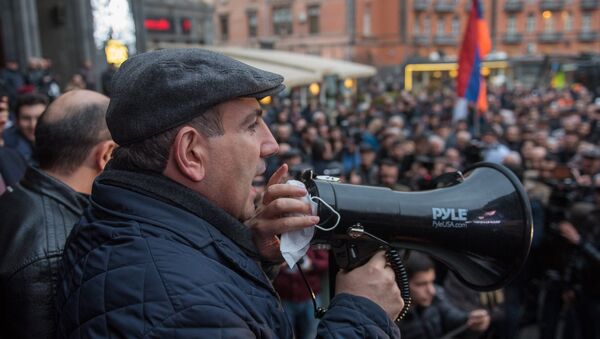 Никол Пашинян во время акции Нет подорожанию - Sputnik Արմենիա