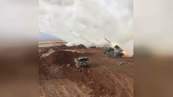 Турецкие военные ракетными установками обстреляли позиции сирийских курдов в Африне - Sputnik Армения