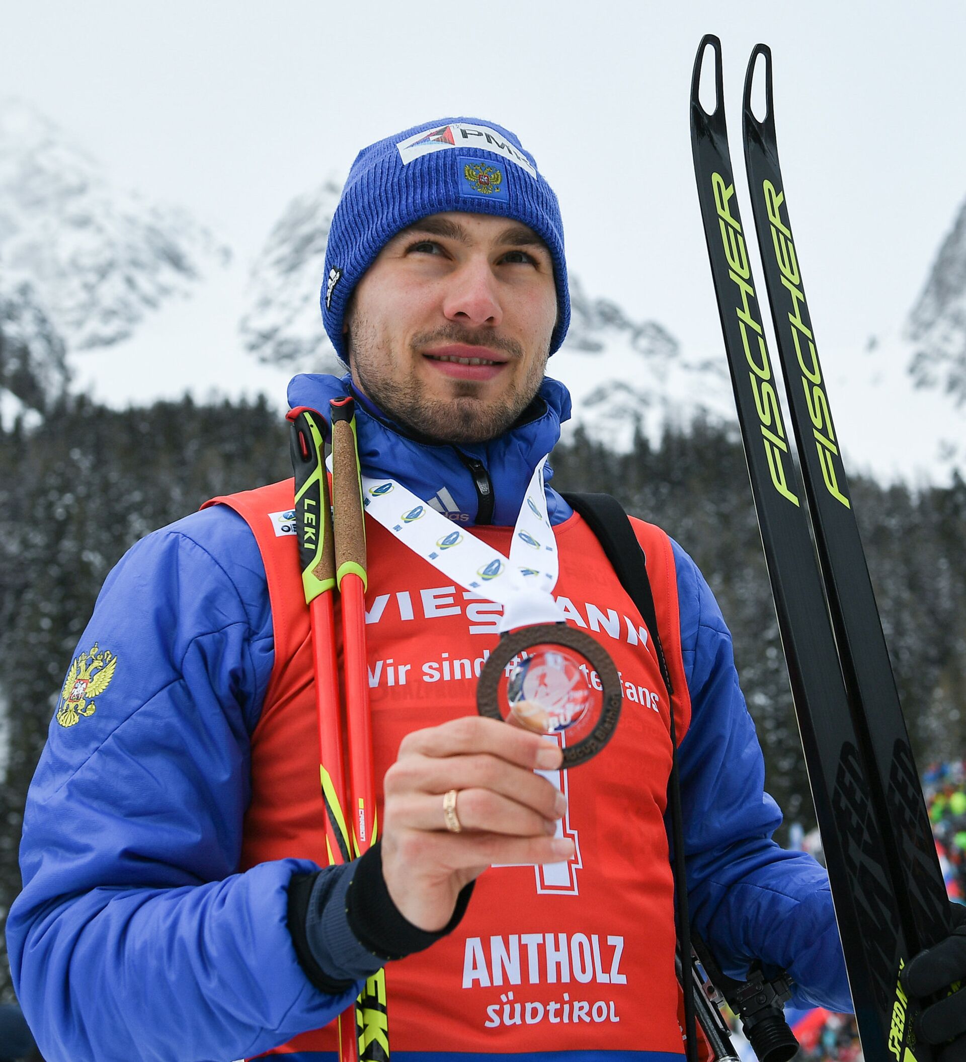 Спортсмен ведущий. Антон Шипулин. Шипулин Антон биатлон. Антон Шипулин фото. Антон Владимирович Шипулин фото.