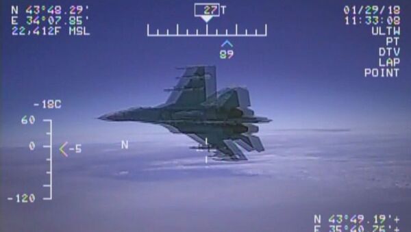 США опубликовали видео перехвата своего самолёта-разведчика российским Су-27 - Sputnik Армения