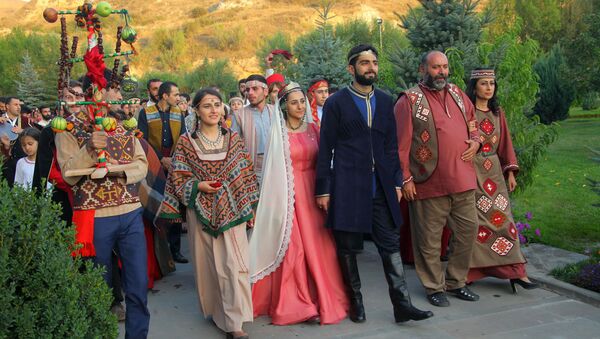 Армянская традиционная свадьба. Айк Ераносян и Сирарпи Леране Ходжабагян - Sputnik Армения