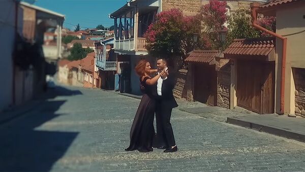 Кадр из клипа Андре и Нини Шермандини В стране цветов - Sputnik Армения