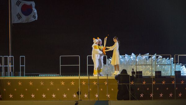 Зажжение Олимпийской чаши на церемонии открытия XXIII Зимних игр (9 февраля 2018). Пхенчхан, Южная Корея - Sputnik Արմենիա