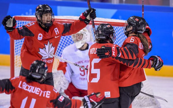Женская сборная Канады по хоккею с 2002 непрерывно побеждала на олимпийских соревнованиях. - Sputnik Армения